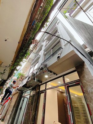 bán nhà xây mới phố trương định thang máy nhập khẩu nhỉnh 8tỷ, 44m2 x 5tầng, gần phố.