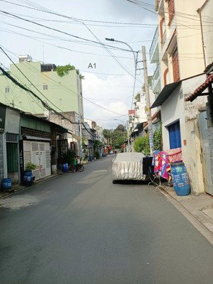 chỉ nhỉnh 4 tỷ có ngay nhà đẹp ở ngay hxh trường chinh q12 cầu tham lương 