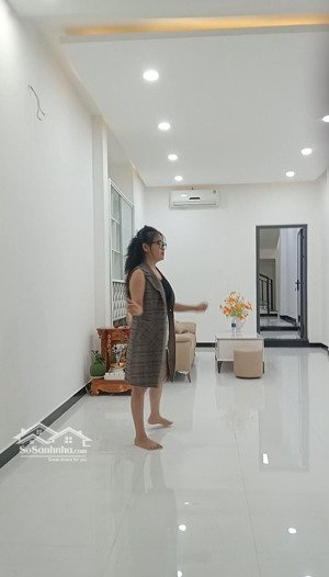 nhà kiệt4m huỳnh ngọc huệ 2 tầng 1 tum dt 99m