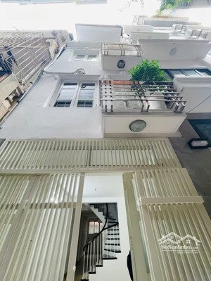 bán nhà đào tấn - diện tích rộng - thửa đất vuông vắn