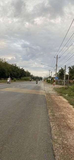 đất mặt tiền dt744 xã minh thạnh tp hcm, có 100m2 thổ cư, dt 15x32, giá 1,65 tỷ. lh 