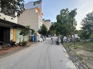 bán gấp - view vườn hoa - cực thoáng không lỗi gì - 2 vỉa hè 2 bên - rẻ nhất văn khê