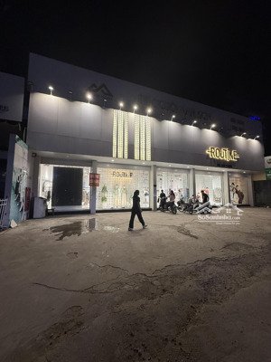 cho thuê nhà mặt phố dương khuê,diện tích 50mx3tầng mặt tiền lô góc 10m vỉa hè cực rộng