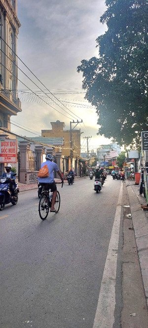 bán đất tặng nhà vị trí đắc địa mặt tiền đường, gần ngã tư lê văn thịnh - đường 39