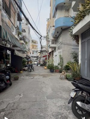 giá đầu tư chỉ hơn 6 tỷ, quận 10 giáp q5, hẻm xe tải 8m, 60m2 (4,3x14)