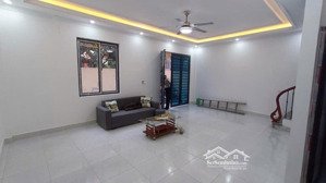 siêu phẩm nhà xây mới tình quang, giang biên 4 tầng giá chỉ 4,1 tỷ sổ đỏ chính chủ