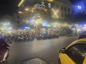 siêu góc thang máy -- chân chung cư -- siêu kinh doanh -- view quận uỷ sát metro -- vip vip vip