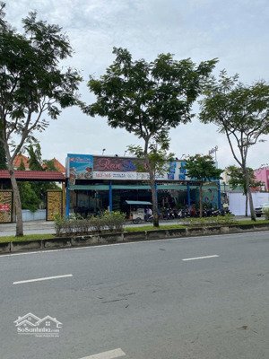 bán đất lớn mt trần não xây hầm,7tầng 800m giá 400tỷ, 610m 365tỷ; 2200m 990tỷ. lh: huyền