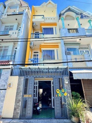 gấp bán mặt tiền kinh doah ngay tên lửa_eaon bình tân-nhà 4 tầg-4x18-đườg nhựa 10m thông-nhỉnh 7 tỷ