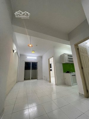 bán căn 2pn - 2wc hqc plaza giá 1,35 tỷ, đã có sổ hồng sang tên ngay. liên hệ 