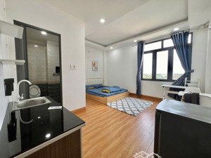 giá 2,8 triệu/tháng cho thuê phòng cửa sổ lớn lớn ngay đại học lao động xã hội trung mỹ tây