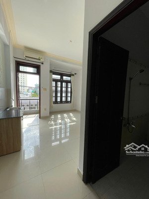 siêu rẻ..phòng ban công, cửa sổ sau gigamall, có nội thất, giờ tự do, không chung chủ