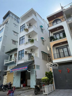 bán nhà đường 10m 134 thành thái q10. kế bệnh viện tim 115 dt: 4,5mx17m, 3 lầu giá 17,9 tỷ