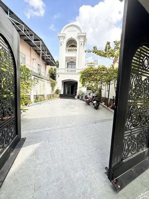 bán siêu biệt thự tân kỳ tân quý - bình tân 330m2 có hồ bơi - 5pn hẻm trước nhà 6m chỉ 19.9 tỷ