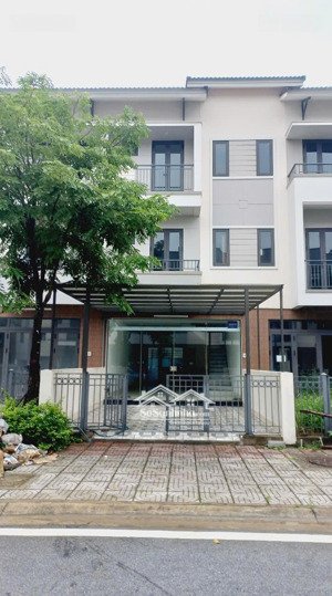 bán shophouse nhà phố thương mại, cách aeon long biên 15 phút di chuyển. centa rvs vsip bắc ninh