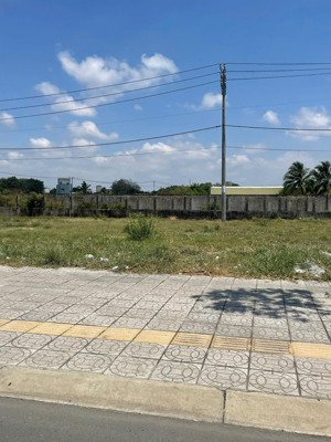 giáp mặt tiền đường võ văn kiệt , phường 1 , trà vinh , 100m2 thổ cư giá ưu đãi 580tr , đã ra sổ .