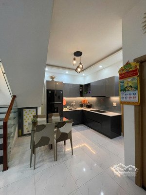 nhà kiệt điện biên phủ, cách đường chính 20m, sau lưng nhà mặt tiền mấy bước chân