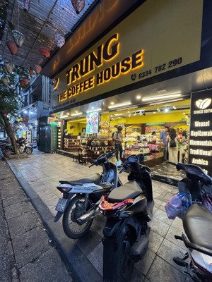 cho thuê nhà mặt phố nhà chung - hoàn kiếm. dt 100m2 x 4tầng. mặt tiền 5m. riêng biệt. vỉa hè rộng