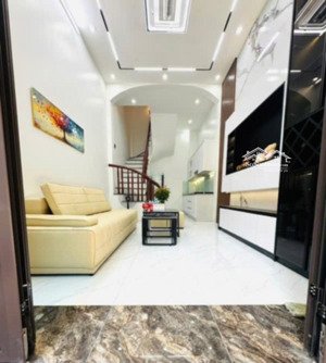 nhà đẹp dân xây kcbt chắc chắn, 1 nhà ra oto tránh thoáng sáng, fullnt.dt 32m 5t mt3,5m giá 6,9 ty