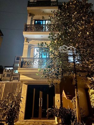 bán gấp phú diễn phân lô 7 tầng thang máy ô tô tránh vỉa hè kinh doanh chỉ 10 tỷ