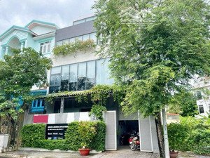 bán toà nhà siêu khan hiếm nguyễn văn hưởng, quận 2 - dt 20 x 21m - hầm 5 tầng - hđt 400tr - 150 tỷ