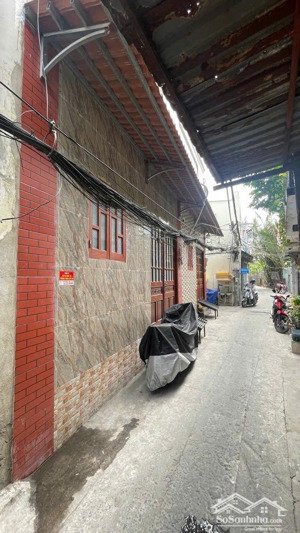 mặt tiền 10m hẻm ô tô - sát lê văn lương - một sổ 2 căn tường riêng - cho thuê 16triệu - chỉ 5,5 tỷ