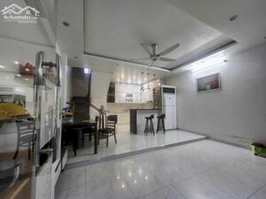 Cho thuê nhà Văn Cao, DT: 45m2, 3 p.ngủ full đồ.