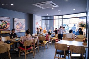 cho thuê nhà mặt phố nguyễn hữu huân - hoàn kiếm. dt 52m2 x 3 tầng. mặt tiền 6,5m. vỉa hè rộng.