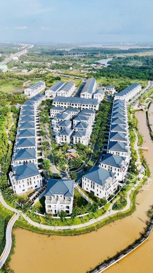biệt thự 300m2 bán lỗ 3 tỷ, nhà sẵn, căn góc.thanh toán nhận nhà ngay.hương trầm 