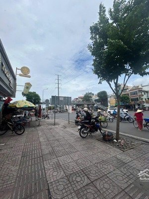 bán nhà mặt tiền kinh doanh bên bx miền tây