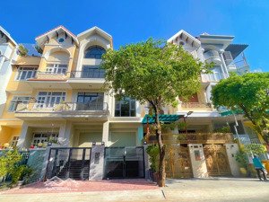 cho thuê biệt thự 150m2 đ.16m himlam q7 giá rẻ: 55tr/th lh: 