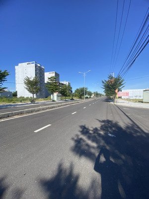 bán lô đường 27m gần fpt giá chỉ 3,2 tỷ