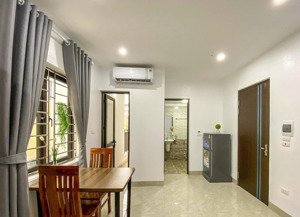 chính chủ cho thuê ccmn full đồ có ban công tách bếp, cửa sổ thoáng ở 402 mỹ đình