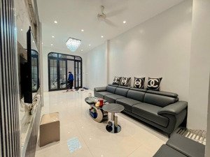 nhà kiến thiết đống đa thang máy nhà mới cực đẹp 10m ô tô tránh dt 38m 6t mt 3.4m giá 13.4 tỷ .