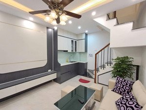 bán nhà sổ riêng phố trung phụng 23m x5 tầng 3 ngủ, 2 thoáng, full nội thất ở ngay 4,7 tỷ