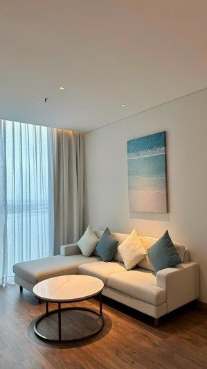 studio mặt biển 45m2 full nội thất 5 sao, đã sẵn sổ lại còn cách biển 1 bước chân trung tâm hạ long