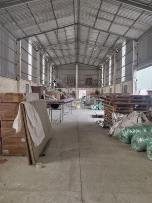 cho thuê nhà xưởnng mt đường dương công khi hóc môn, dtkv 1400m2, xây dựng 300m2, giá 30tr/tháng