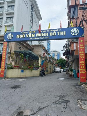 bán nhà ngõ 2a văn cao gần hồ tây cạnh bia cường hói .dt 46m. 5t . 3.5mt .giá 16.5 tỷ ba đình