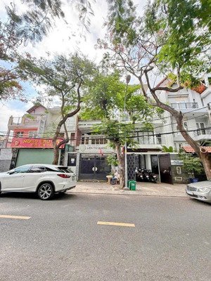 bán nhà 6m x 26m, 3 tầng, giá 26.5 tỷ mặt tiền kdc cao cấp tân quy đông, phường tân phong, quận 7