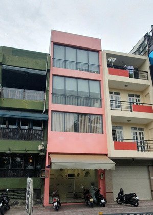 cho thuê nhà mặt tiền trần quang diệu, quận 3 - nhà vuông vức, ốp kính, ngang 5m. giá chỉ 37 tr/th