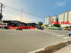 cho thuê nhà kho mt đường cao lỗ phường 4 quận 8. chiều ngang mặt tiền hơn 26m. đối diện bv q8