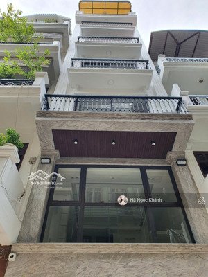 29,9 tỷ : 77m² mặt phố nguyễn hoàng - building 7 tầng - gara ô tô - thang máy - vỉa hè - 2 thoáng