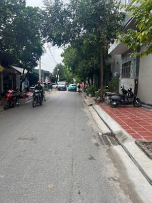 cho thuê nhà 23m2 x 4.5 tầng. mặt đường tiến thành. vừa ở vừa kinh doanh tốt