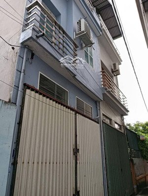 bán nhà 3 tầng dân xây 32m đúng như hình ô tô vào ngõ thông hàng xóm vinhomes ocp gia lâm