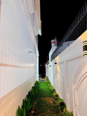 bán gấp biệt thự tâm huyết 220m2 song hành, tân hiệp, hóc môn. 9 tỷ