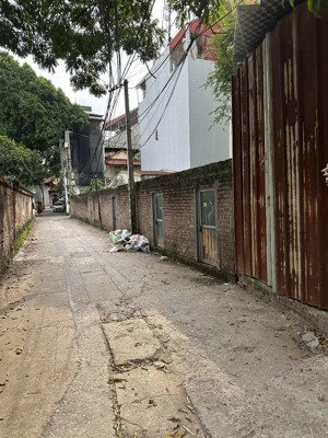 41m đất phúc diễn, ô tô tải dừng đậu tại cửa