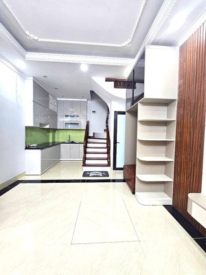 30m ra ngõ ô tô tránh, thông tứ tung, kinh doanh sầm uất, dt 32m2*5t, giá chào 9,3 tỷ