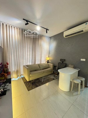 cần bán gấp căn hộ 2 + 1, 7tỷ4, full nội thất đẹp, one verandah quận 2