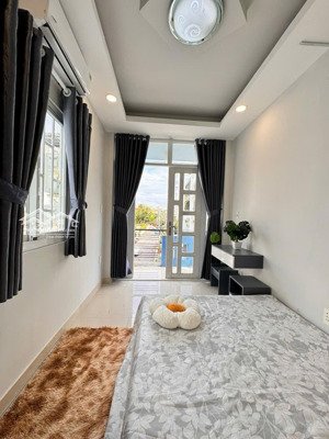 studio tách bếp ban công máy giặt riêng mặt tiền hoà hưng quận 10