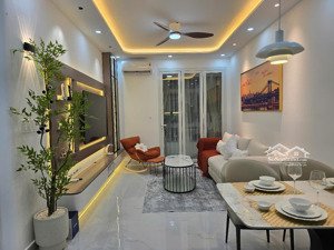 cần bán nhanh căn hộ sky garden, pmh,q7 nhà đẹp, mới 100%.lh: em huân